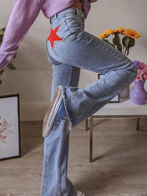 Schlagjeans mit Stern-Patch auf der Rückseite